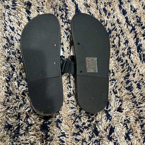 Sandals - Picture 2 of 3